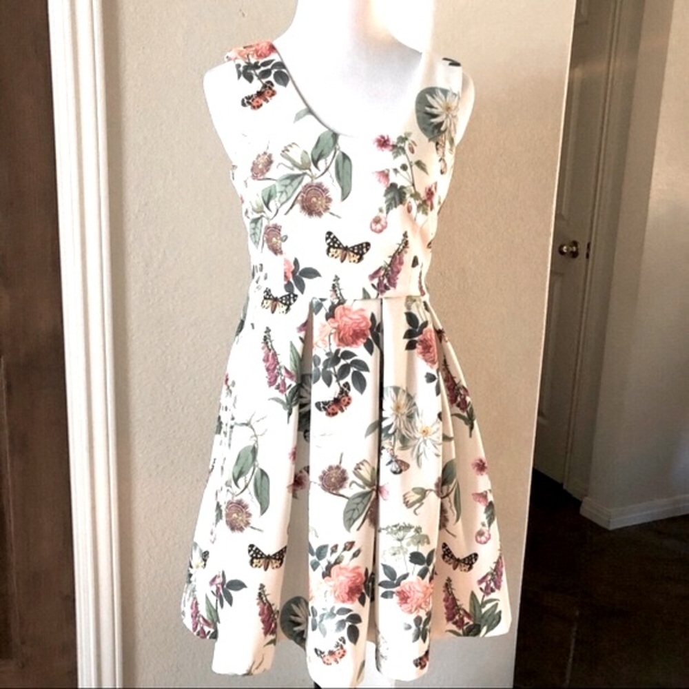 Yumi Fit Flare FLORAL Dress Wedding Guest Butterfly Size Stretch Size 2 -4 Date